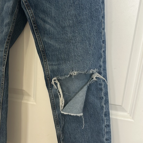 Zara The HW kick jeans size 2 blue ripped raw hem straight jeans inseam 26“ - Picture 3 of 7
